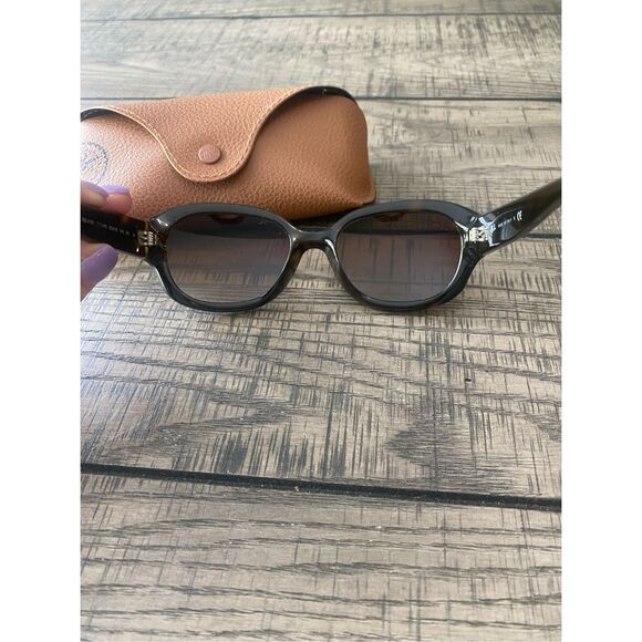 RayBan woman’s sunglasses with case - Picture 6 of 7